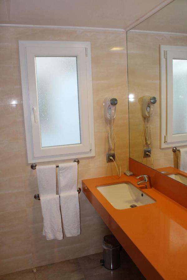 Villa Betty Cala'N Blanes  Екстер'єр фото